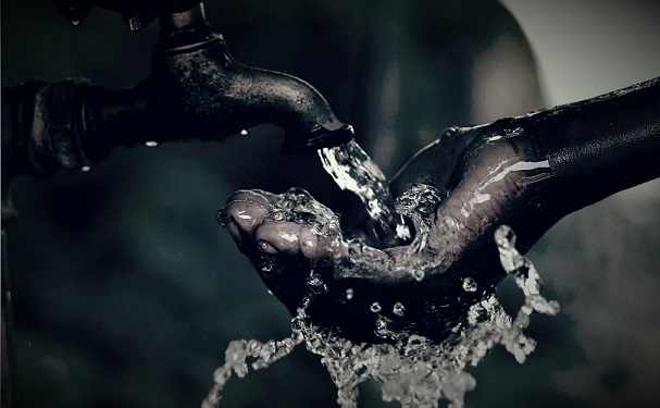 L'eau courante du robinet - source de vie