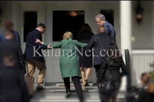 Hillary Clinton épaulée par deux hommes
