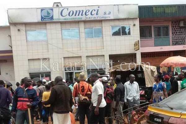 Des clients s'attaquent aux locaux de Comeci à Douala