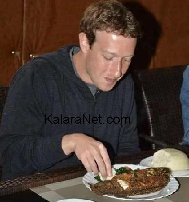 Mark Zuckerberg mange son couscous avec les doigts