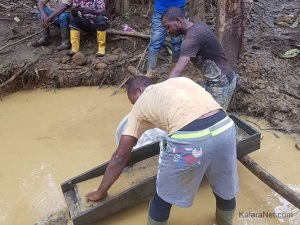 Une ruée due à la découverte de l'or à Eseka