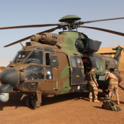 Hélicoptère et militaires français en Lybie