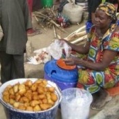 Mamy Makala : le vendeuse de beignets
