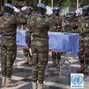 Honneurs militaires au casques bleu décédé après une explosion au Mali