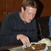 Mark Zuckerberg mange son couscous avec les doigts